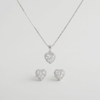 Conjunto com pedra de coração cravejado em volta