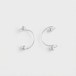 Piercing fake com 1 bola em cada ponta